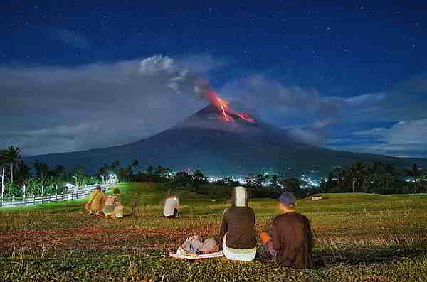 Mayon Volcano eruption