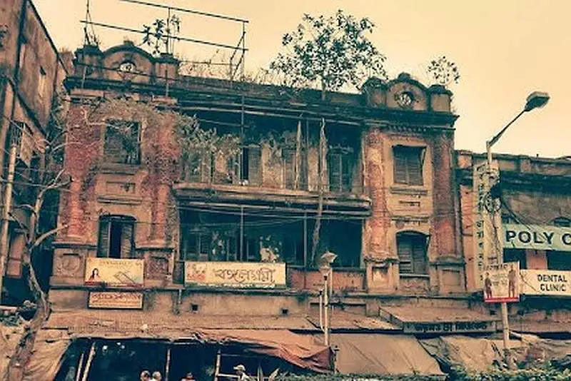 Old-building-in-Kolkata_-India